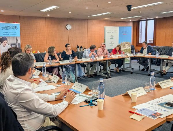 Esmorzar de treball d'FP Dual amb empreses Aportants i Socis Business 